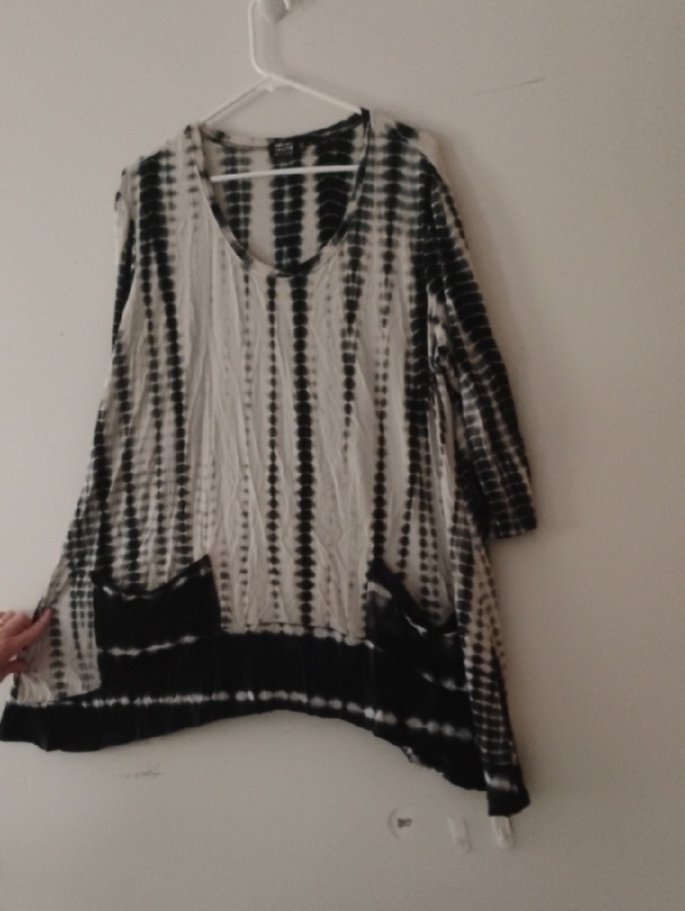 Art of Cloth Tie-Dye Top in Black and White With Pockets